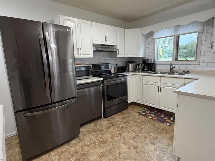 Property Photo:  126 Helena Street  MB R0J 1Z0 
