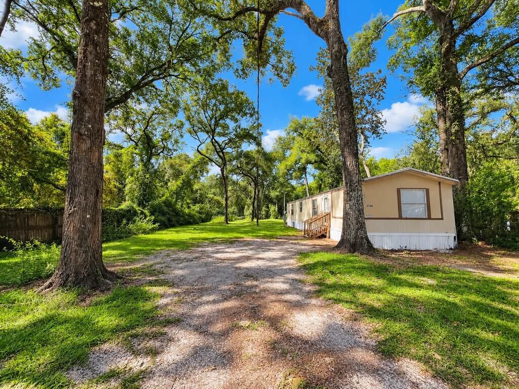 Property Photo:  16624 NW 85th Ter  FL 32693 