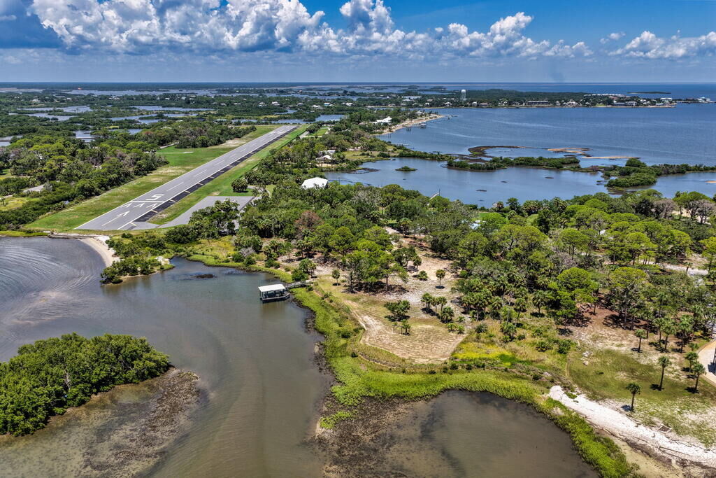 Property Photo: 13530 SW Airport Rd FL 32625