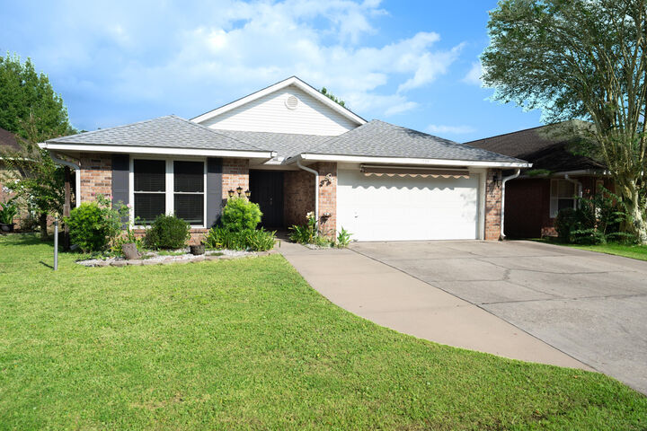 Property Photo: 1739 Ivalea Circle FL 32566