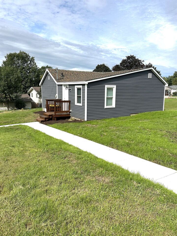 Property Photo:  709 S Niagara Street  IA 52060 