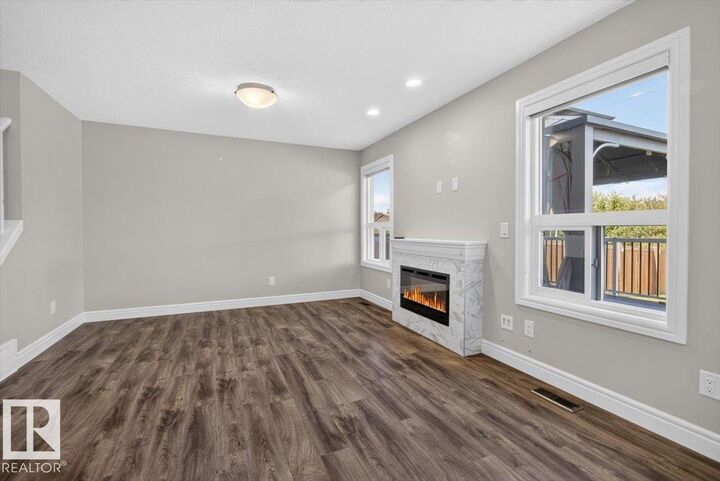 Property Photo:  3885 Robins Crescent NW  AB T5S 0M8 
