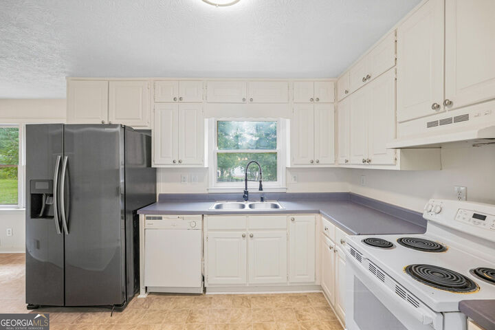 Property Photo:  1502 Shoal Creek Drive SW  GA 30094 