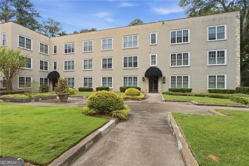 Property Photo: 30 Collier Road NW 9 GA 30309