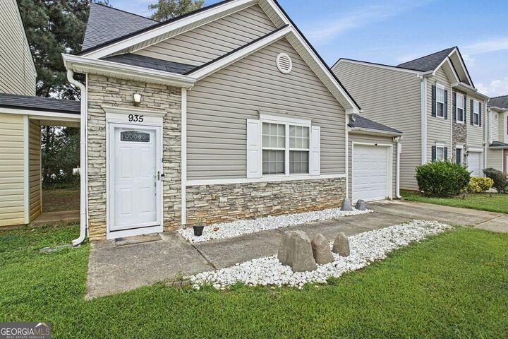 Property Photo:  935 Lakeside Circle  GA 30016 