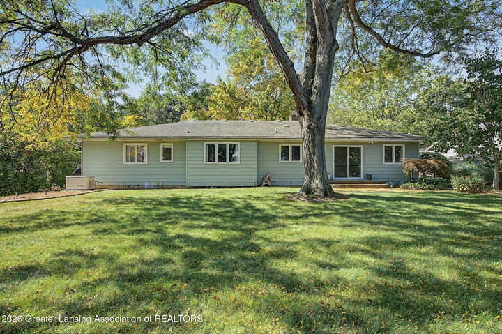 Property Photo:  1921 Briarwood Drive  MI 48917 