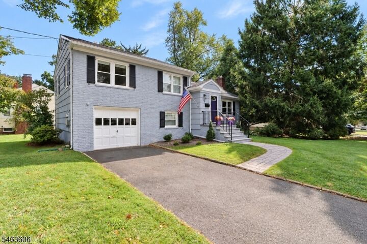 Property Photo:  5 Surrey Ln  NJ 07940 