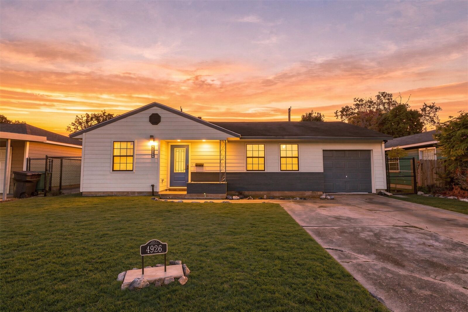 Property Photo: 4926 Edfield Street TX 77033