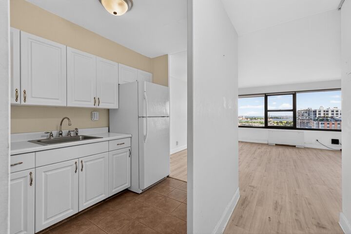 Property Photo:  135 Montgomery St 18C  NJ 07302 