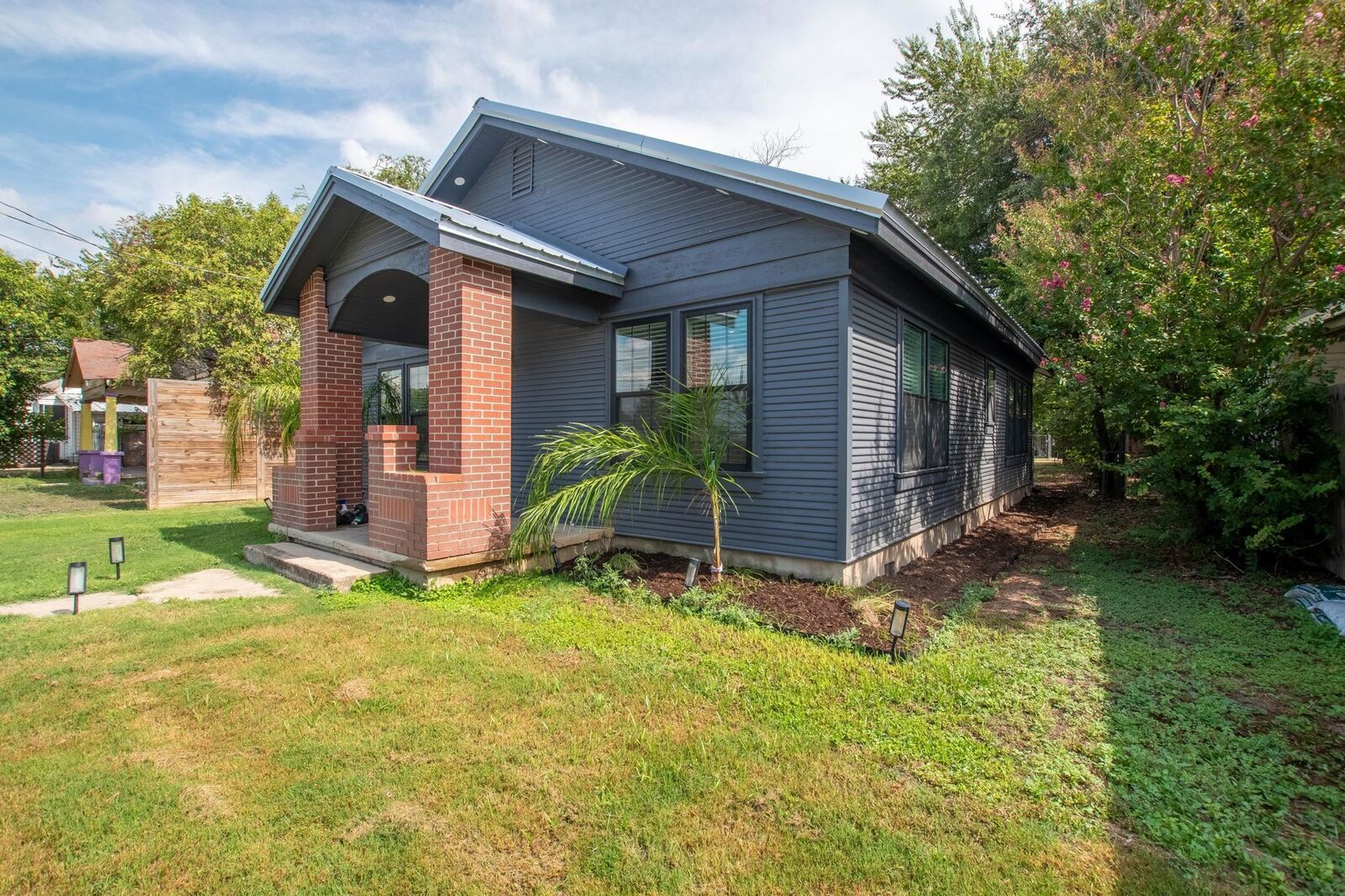Property Photo: 207 S Chestnut St Street TX 76550
