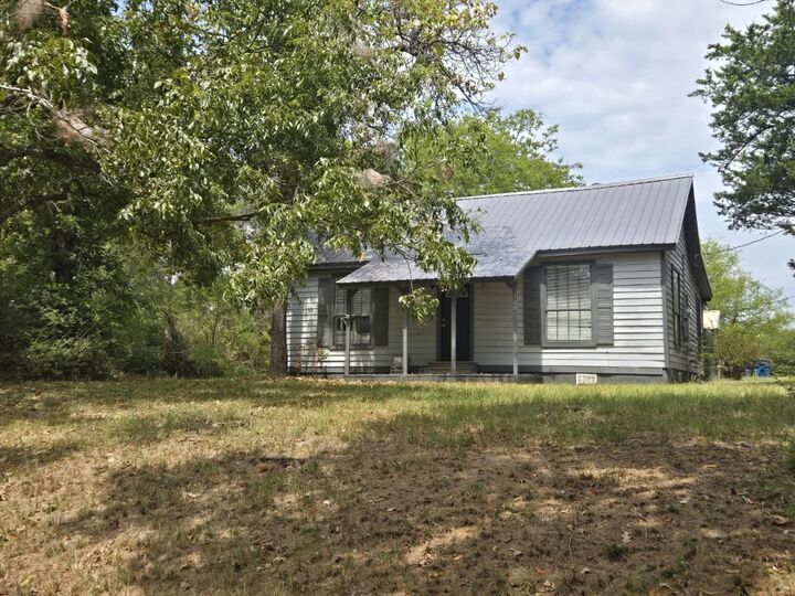 Property Photo: 109 E Crews TX 75684