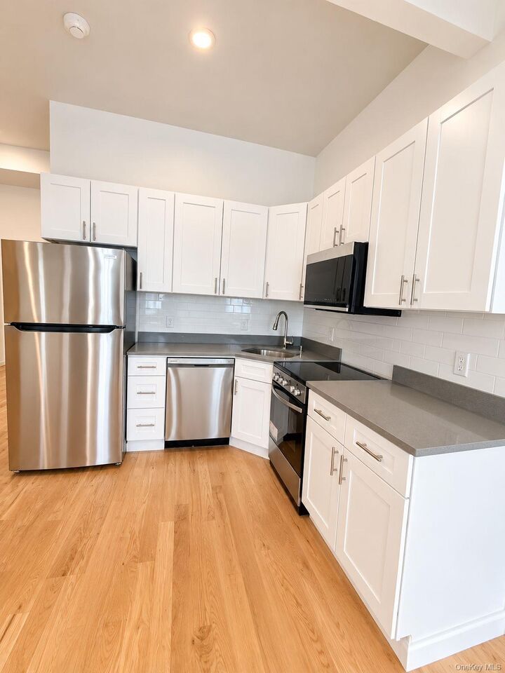 Property Photo:  155 S River St A2  NY 12180 
