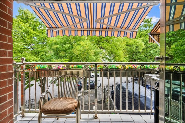 Property Photo:  861 Home Street  NY 10459 