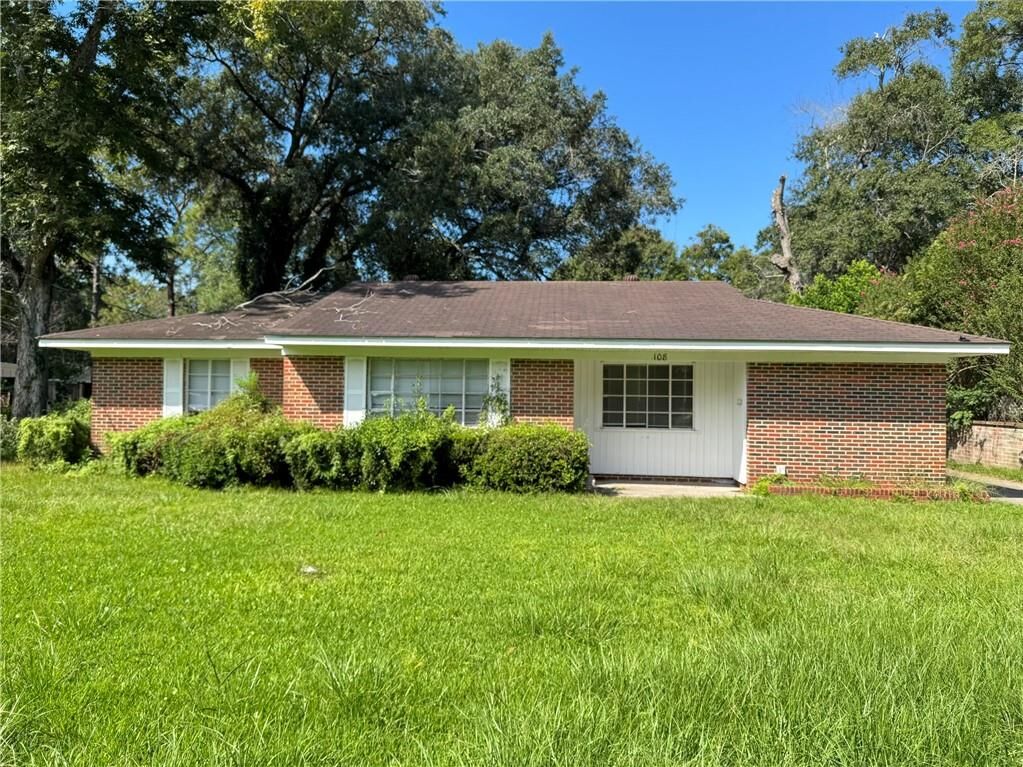 Property Photo:  108 Johnston Street  AL 36611 
