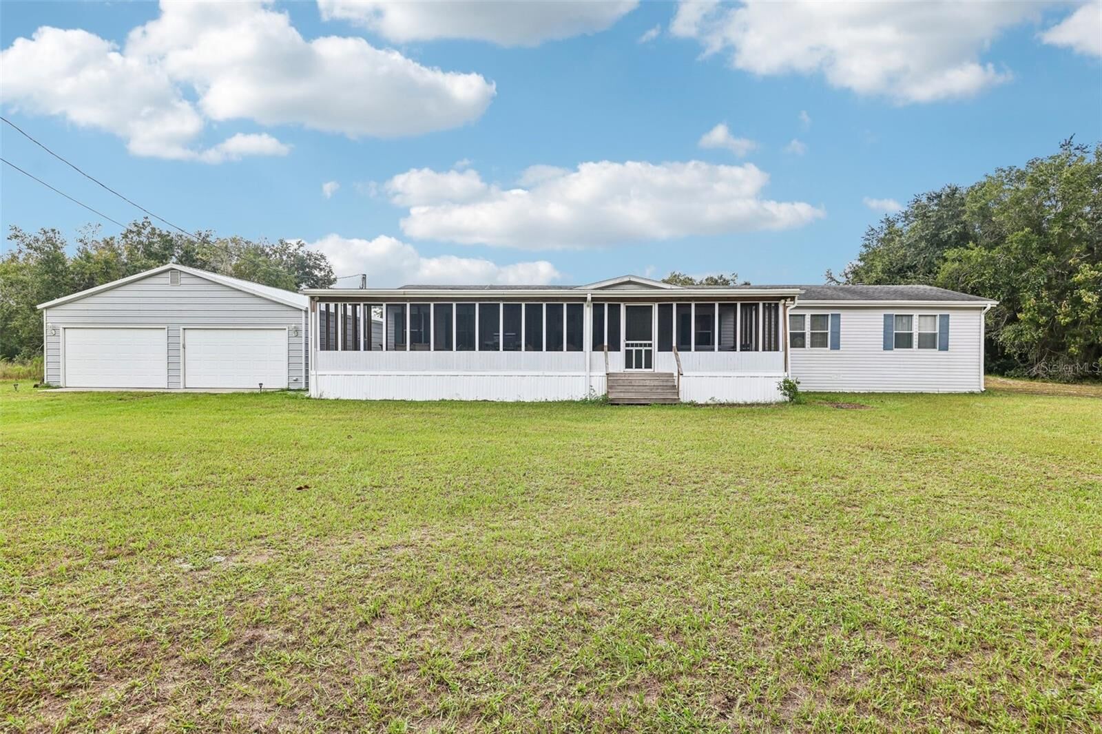 Property Photo: 18582 Belvedere Road FL 32820