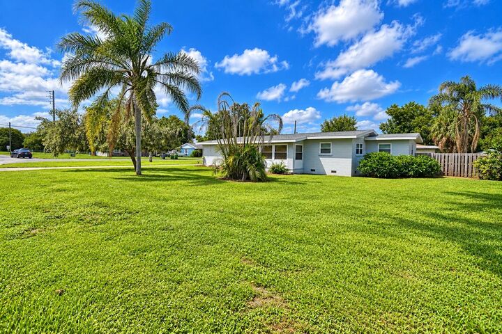 Property Photo:  1325 Lake Shipp Dr N  FL 33880 