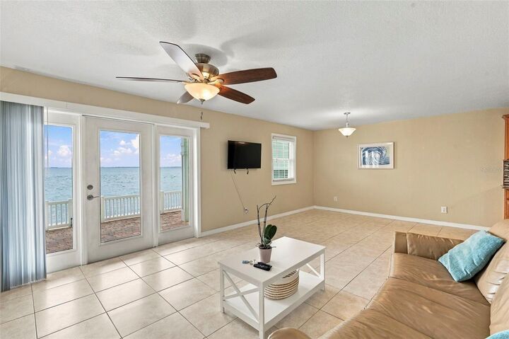 Property Photo:  5118 Coquina Key Drive SE B  FL 33705 