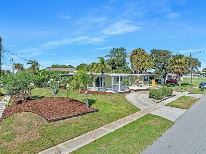 Property Photo:  2001 N Oleander Avenue  FL 32118 