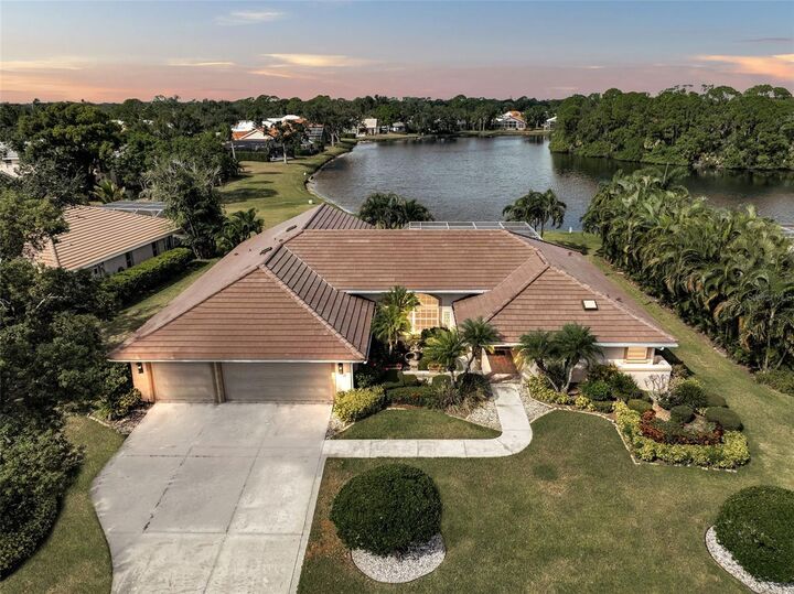 Property Photo:  7570 Links Court  FL 34243 