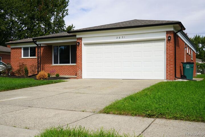 Property Photo:  2891 Teasdale Drive  MI 48083 2657 