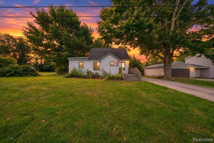 Property Photo:  4047 N Vassar Road  MI 48506 1734 