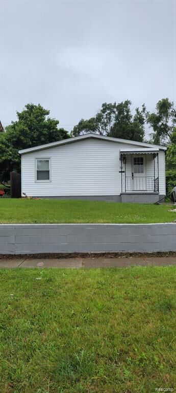 Property Photo:  38 Earlmoor Boulevard  MI 48341 2816 