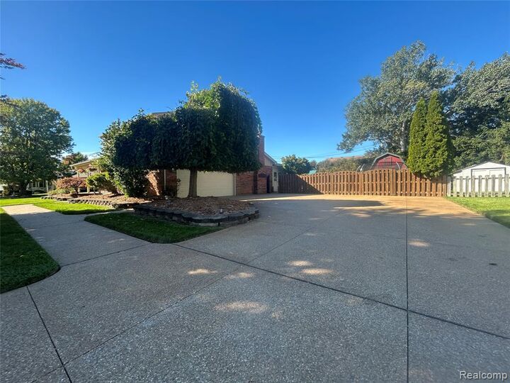Property Photo:  18424 Hollie Drive  MI 48044 