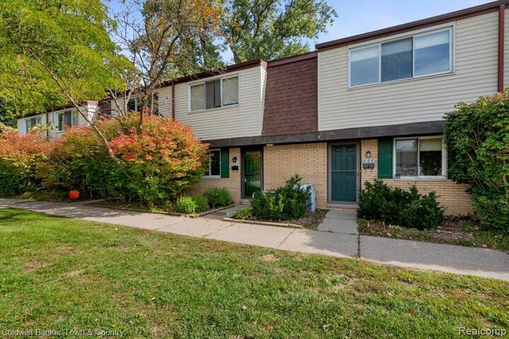Property Photo:  890 N Main Street  MI 48381 1529 