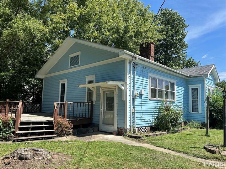 Property Photo: 1003 N Walnut Street IL 62056