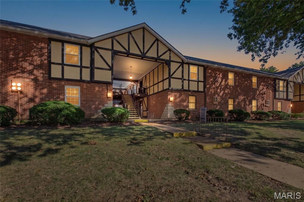 Property Photo:  1062 Woodgate Drive  MO 63122 