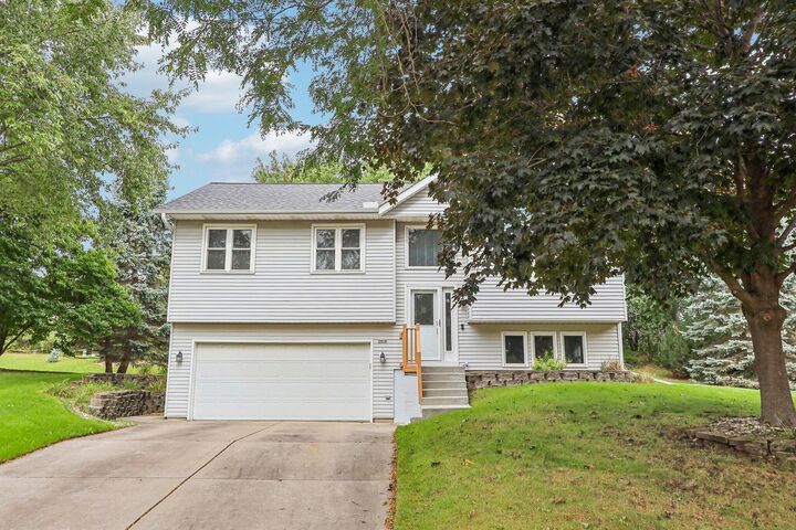 Property Photo:  2416 Brentwood Dr  WI 53188 