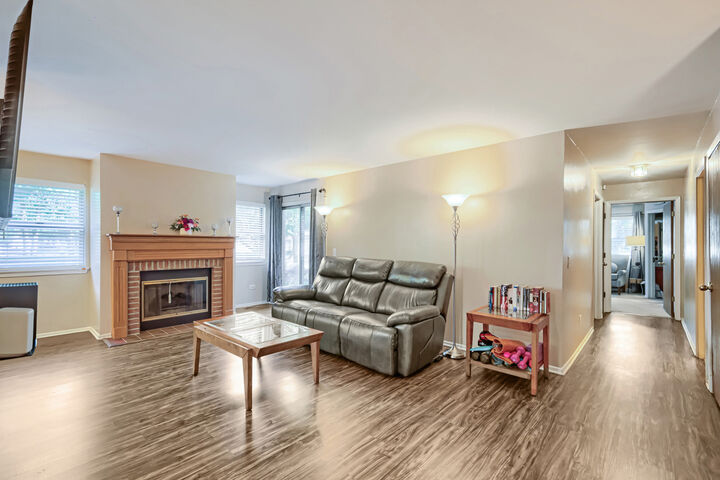 Property Photo: 75 Larch Court Z1 IL 60193