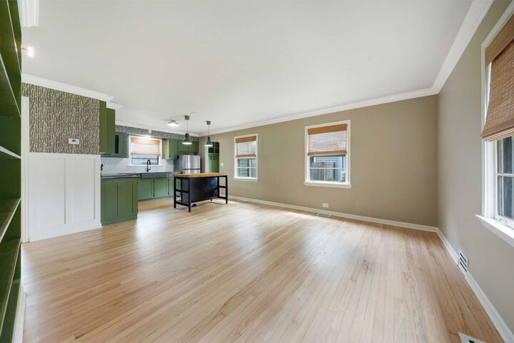Property Photo:  507 W Wesley Street 1  IL 60187 