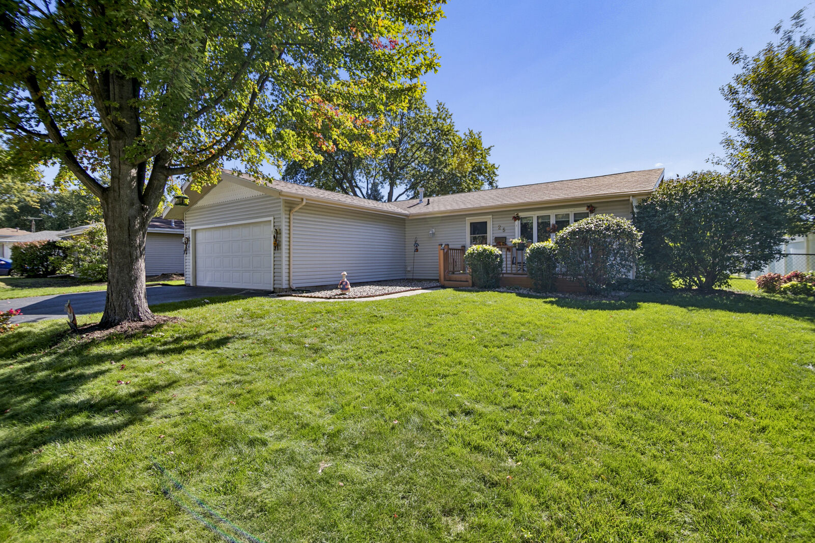 Property Photo:  25 Emery Drive  IL 60914 