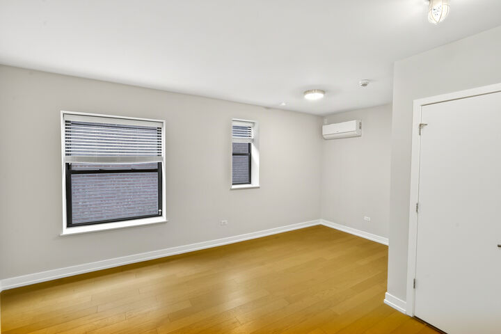 Property Photo:  6019 N Winthrop Avenue 212  IL 60660 