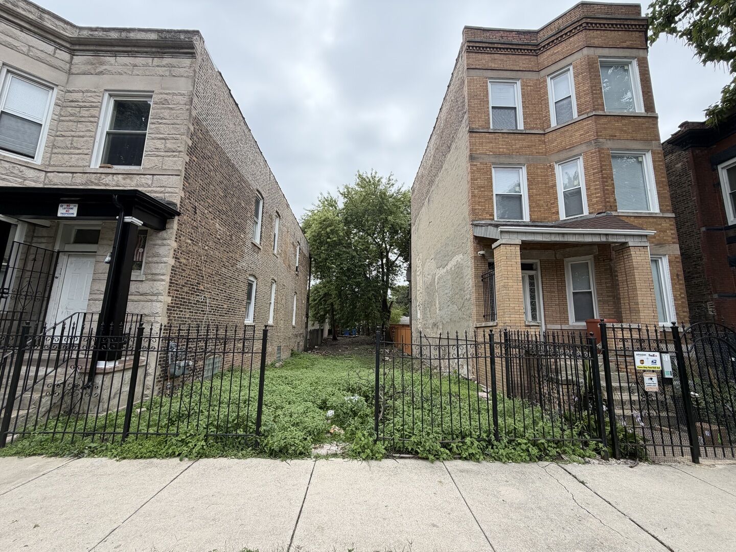 Property Photo:  3031 W Lexington Street  IL 60612 