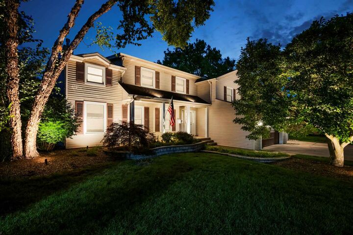 Property Photo:  1036 W Skylark Drive  IL 60067 