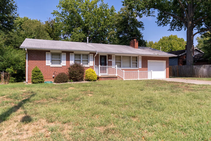 Property Photo: 1504 W Walnut Street IL 62901