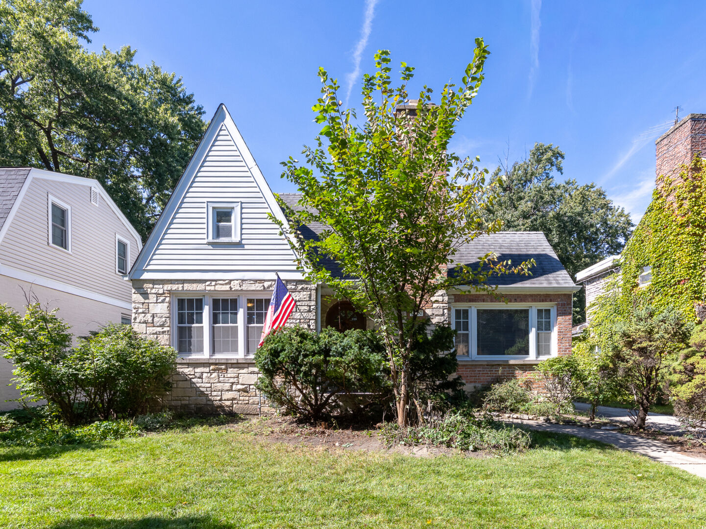 Property Photo: 1032 Vernon Avenue IL 60068