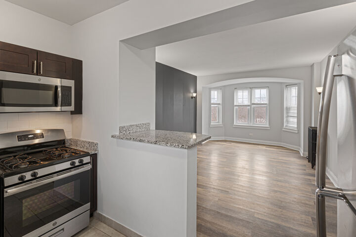 Property Photo: 1608 W Sherwin Avenue 501 IL 60626