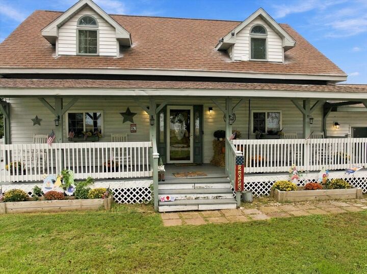 Property Photo:  2898 County Road 1400 N  IL 61738 