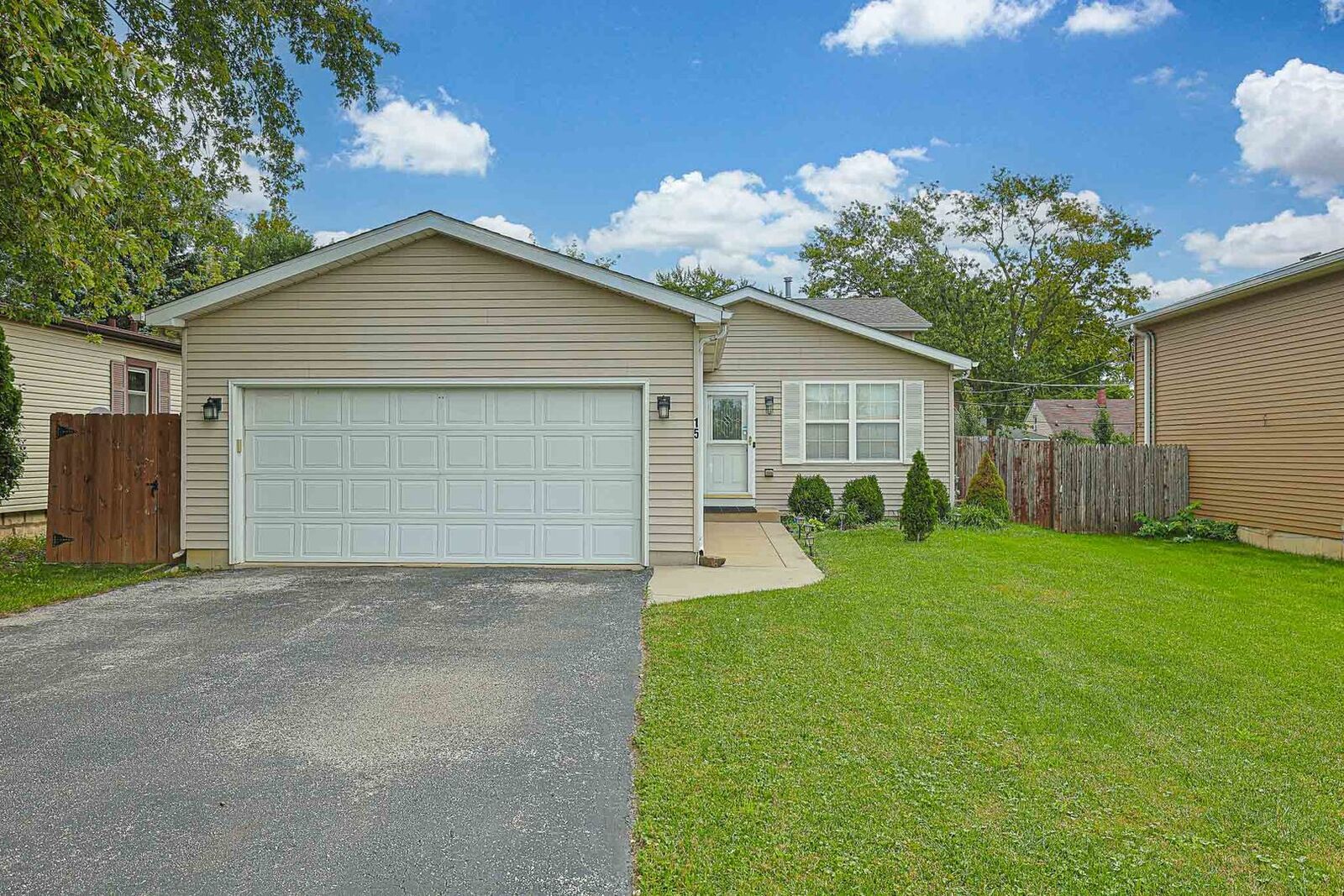 Property Photo: 15 N Frolic Avenue IL 60085