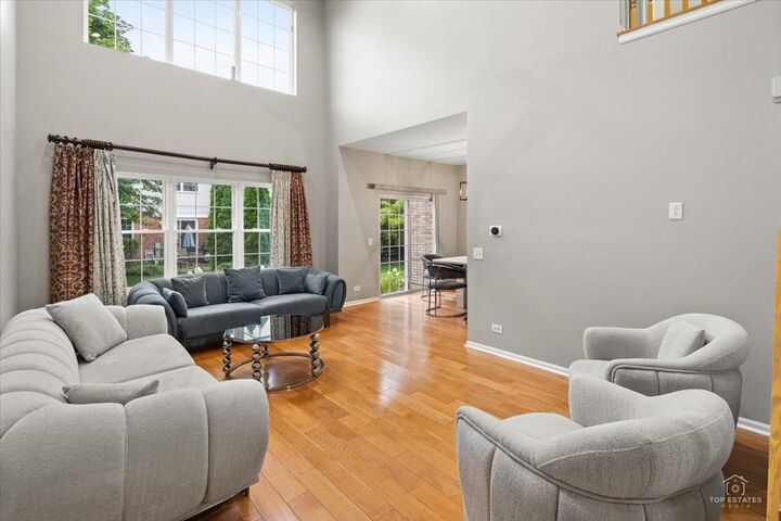 Property Photo:  126 Bay Drive 126  IL 60143 