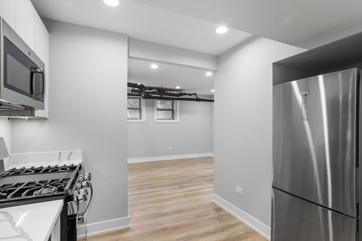 Property Photo:  6931 N Lakewood Avenue G  IL 60626 
