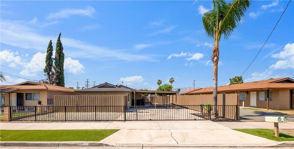 Property Photo: 470 W Kimball CA 92543