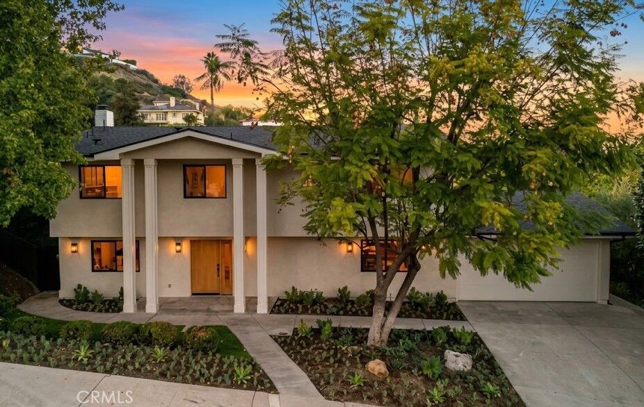 Property Photo:  24621 Calvert Street  CA 91367 