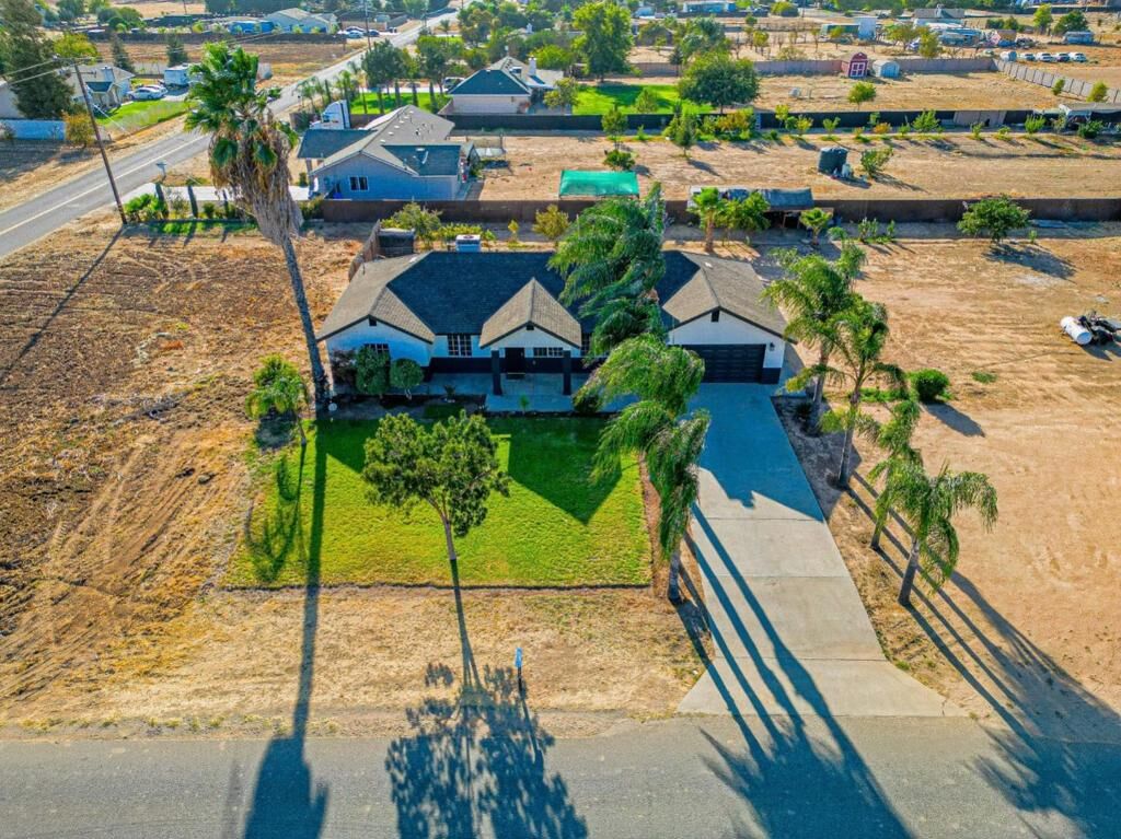 Property Photo:  17864 Road 25  CA 93638 