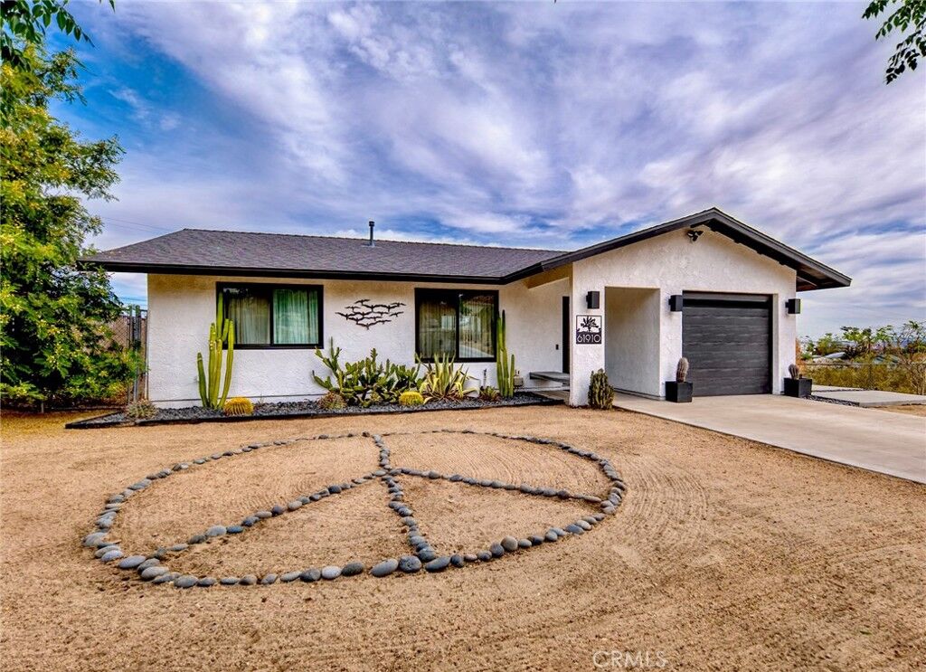 Property Photo: 61910 Sunburst Circle CA 92252