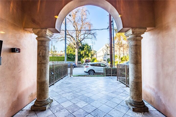 Property Photo:  10862 Bloomfield 203  CA 91602 