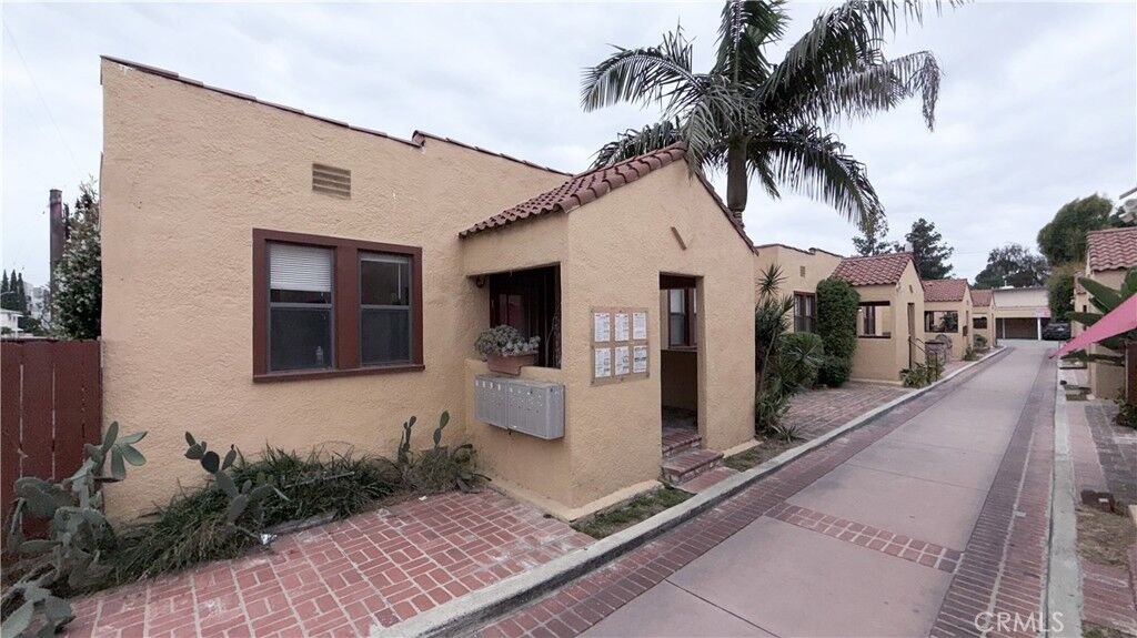 Property Photo:  5031 Bakman Avenue 2  CA 91601 